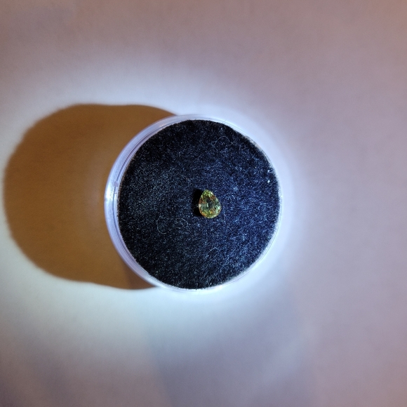Natural Rare Green Sapphire Pear Cut .12ctw VS - Picture 4 of 6